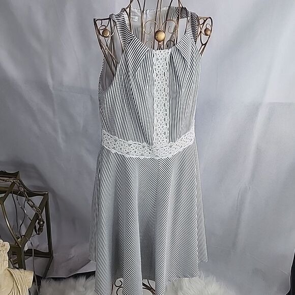 London Times Dresses & Skirts - London Times Size 12 Seersucker & Lace Dress